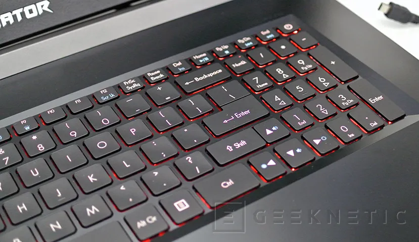 Geeknetic Acer Predator Helios 300 17” 19