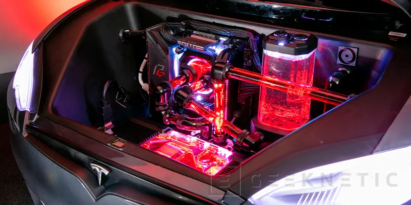 Geeknetic Ludicrous PC, un PC de 13.000 dólares con un Ryzen 9 3900X y RTX 2080 Ti con forma de Tesla Model S 2