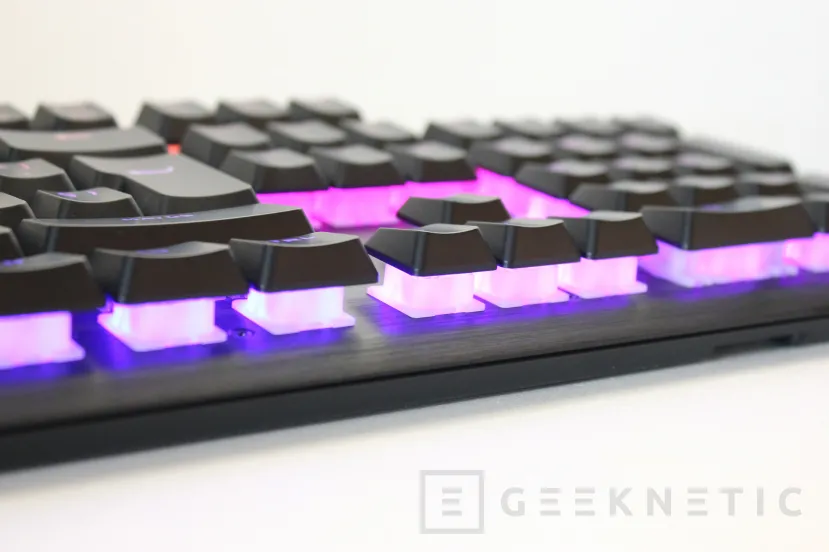 Geeknetic Corsair K60 RGB PRO Review 8