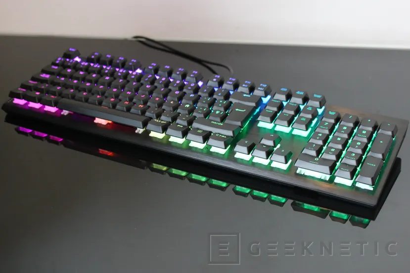 Geeknetic Corsair K60 RGB PRO Review 1