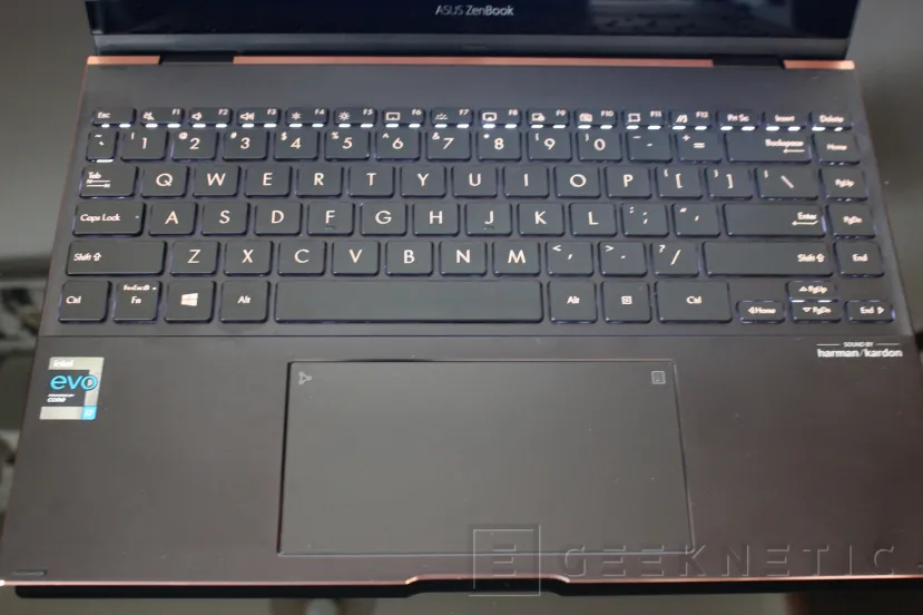 Geeknetic ASUS ZenBook Flip S UX371EA 20