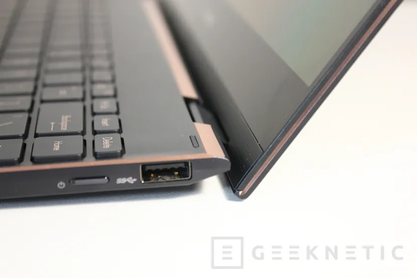 Geeknetic ASUS ZenBook Flip S UX371EA 11
