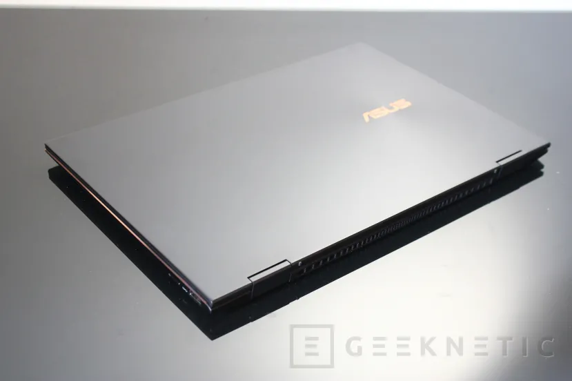 Geeknetic ASUS ZenBook Flip S UX371EA 2