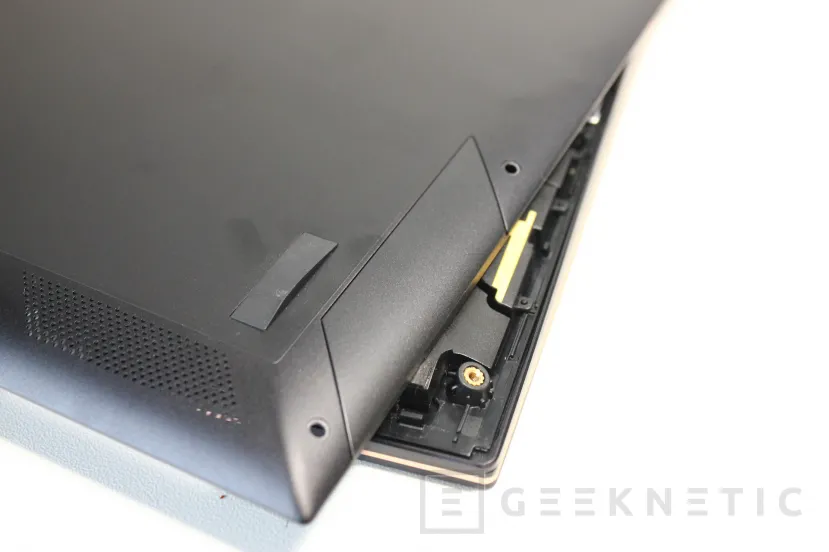 Geeknetic ASUS ZenBook Flip S UX371EA 19