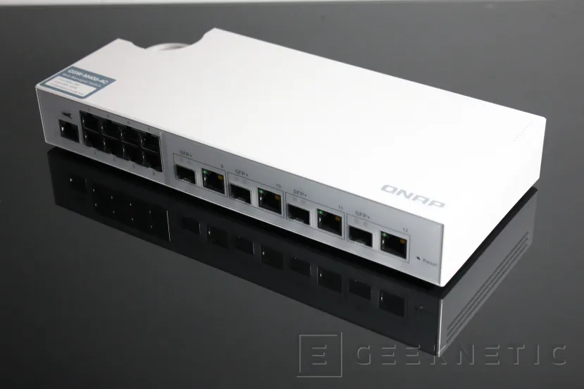 Geeknetic QNAP QSW-M408-4C Switch 10 GbE Review 2