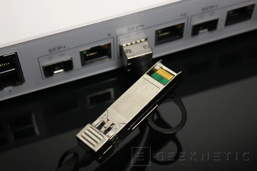 Geeknetic QNAP QSW-M408-4C Switch 10 GbE Review 12