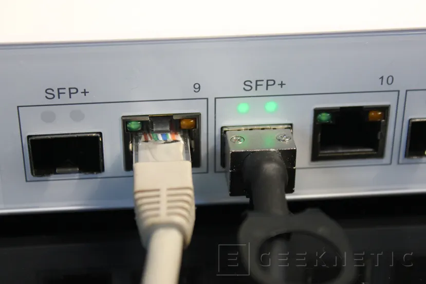 Geeknetic QNAP QSW-M408-4C Switch 10 GbE Review 26