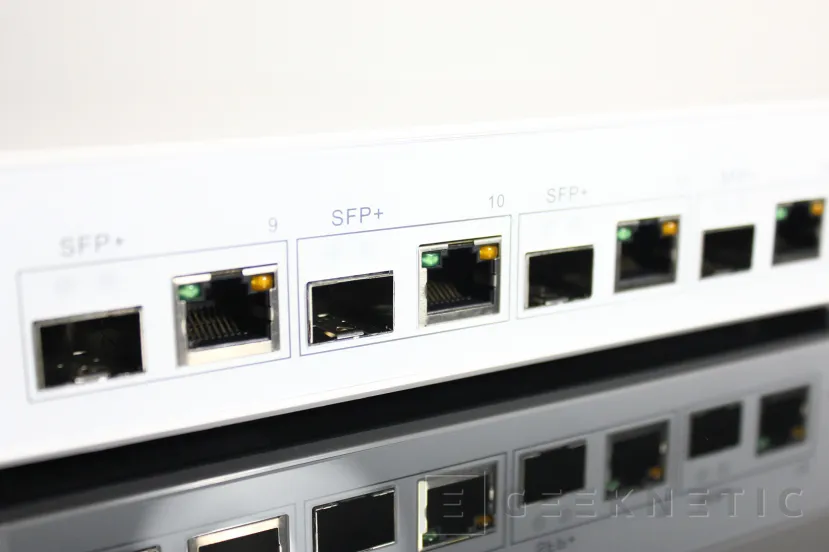 Geeknetic QNAP QSW-M408-4C Switch 10 GbE Review 11