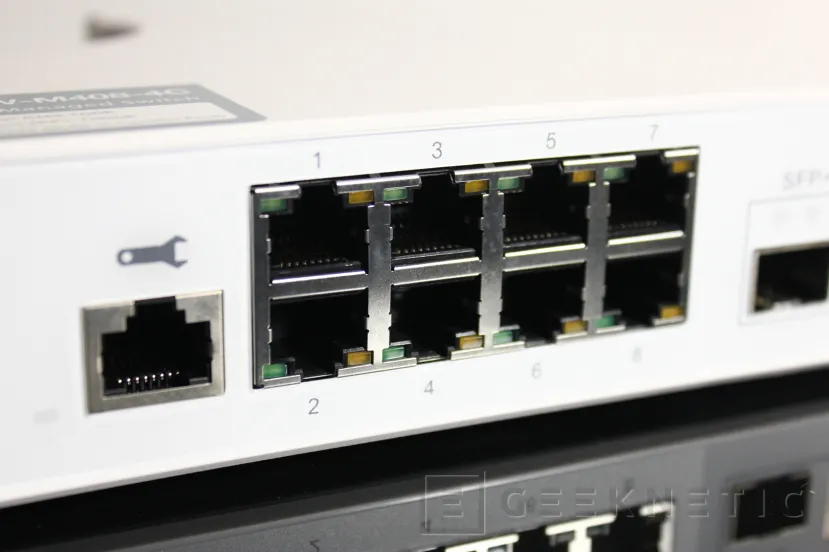 Geeknetic QNAP QSW-M408-4C Switch 10 GbE Review 10