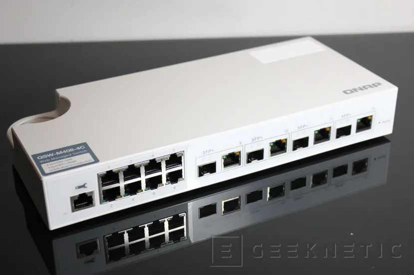 Geeknetic QNAP QSW-M408-4C Switch 10 GbE Review 1