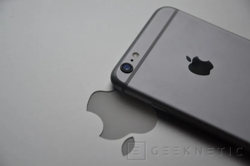 Geeknetic Nueva investigación contra Apple por reducir el rendimiento en los iPhone más antiguos 1