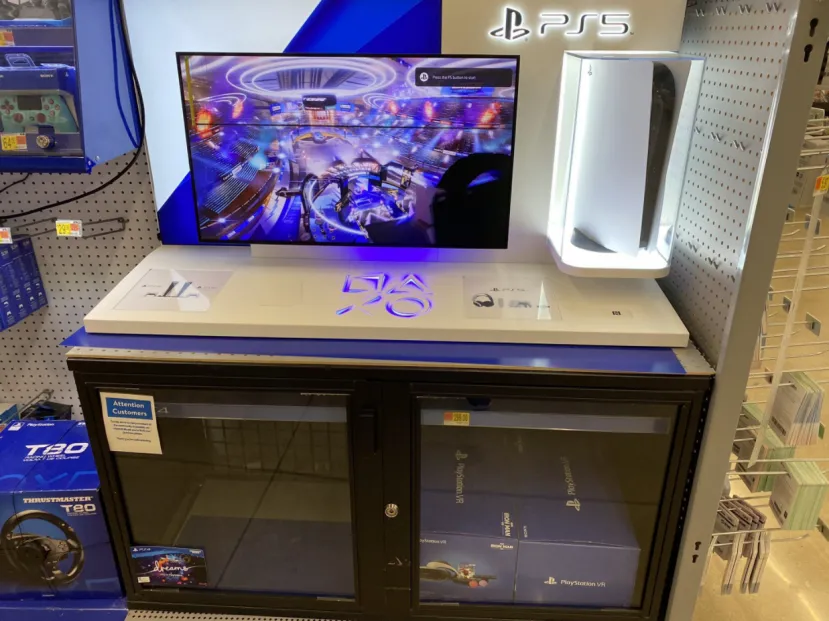 Geeknetic Aparece una imagen de una PlayStation 5 sufriendo de sobrecalentamiento en una tienda BestBuy 2