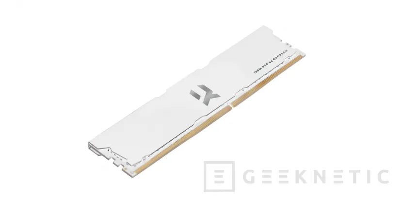 Geeknetic PCB blanco y hasta 16 GB por módulo en las RAM Goodram IRDM PRO DDR4 Hollow White 2