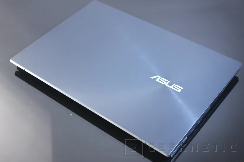 Geeknetic ASUS ZenBook Duo UX482E Review 2
