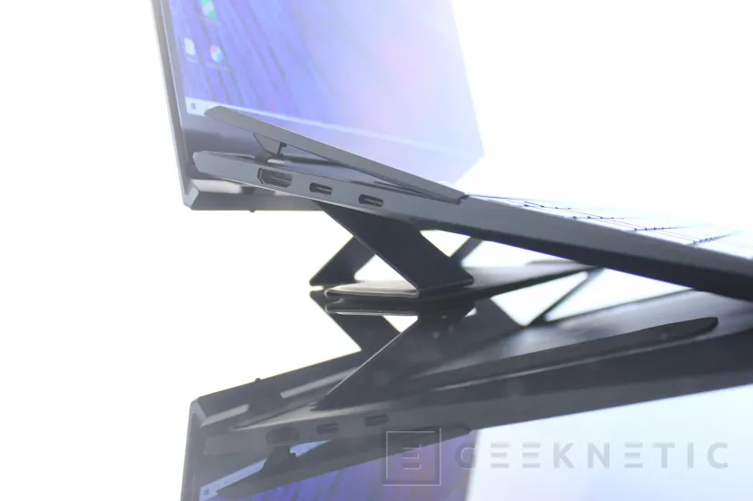 Geeknetic ASUS ZenBook Duo UX482E Review 10