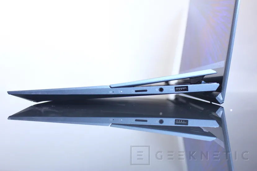 Geeknetic ASUS ZenBook Duo UX482E Review 5