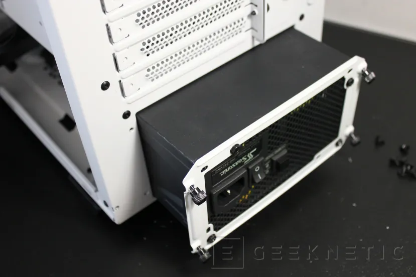 Geeknetic be quiet! Pure Base 500DX Review 23