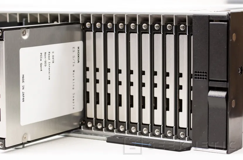 Geeknetic Kioxia estrena el formato EDSFF E3.S en sus nuevos SSD NVMe para centros de datos 1