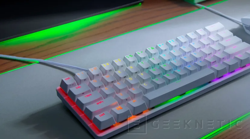 Geeknetic Razer lanza el teclado compacto Huntsman Mini con un 60% del tamaño de un teclado habitual 2