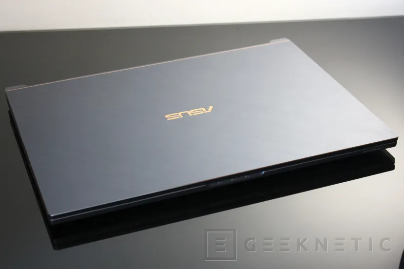 Geeknetic ASUS ProArt StudioBook Pro 17 (W700G3T) Review 3