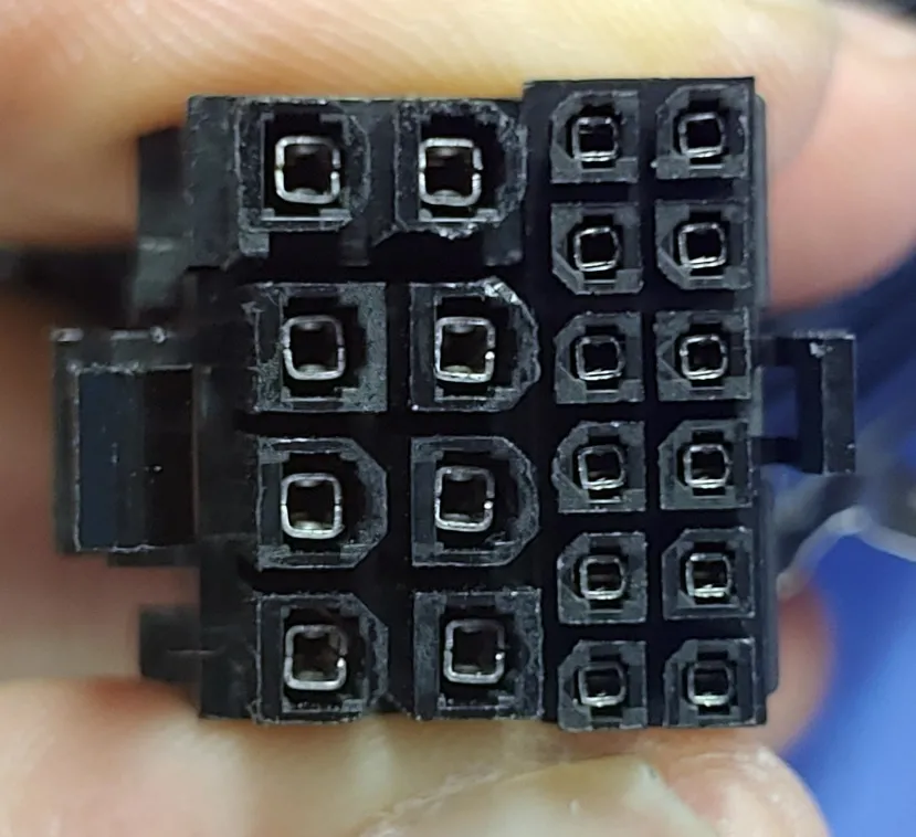 Geeknetic  Nuevas fotos revelan el tamaño real del conector de 12 pines de las NVIDIA Ampere 1