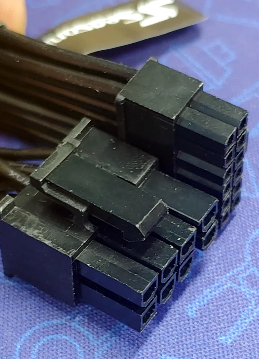 Geeknetic  Nuevas fotos revelan el tamaño real del conector de 12 pines de las NVIDIA Ampere 2