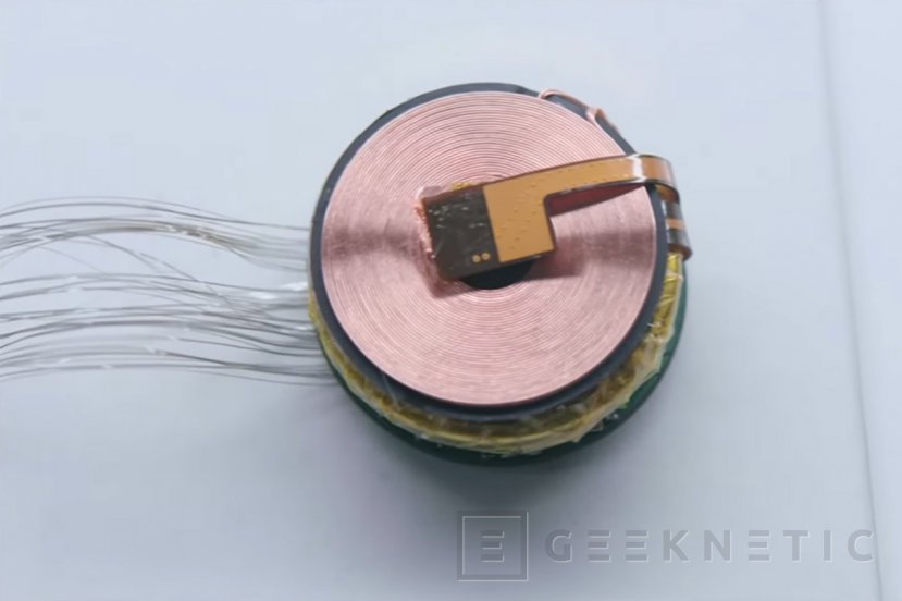 Geeknetic Elon Musk muestra el funcionamiento de Link V0.9, el dispositivo de Neuralink que lee e interpreta los impulsos nerviosos del cerebro 3
