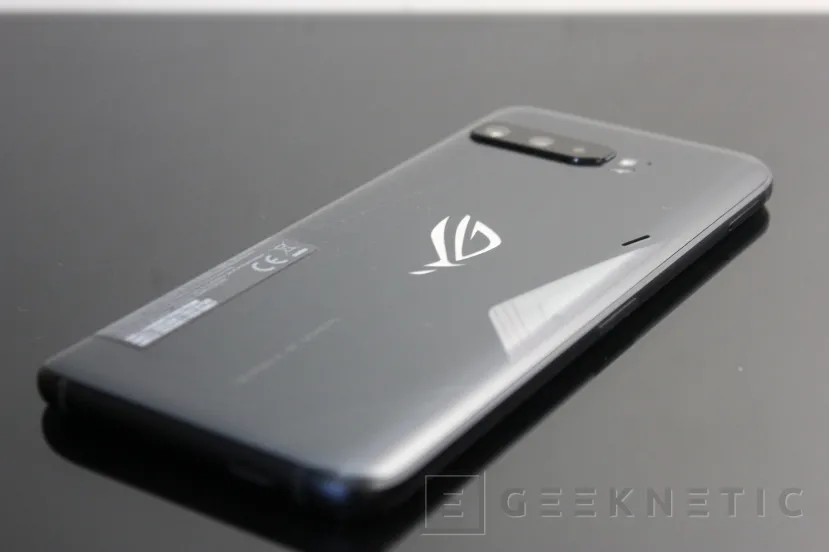 Geeknetic ASUS ROG Phone 3 Review 1