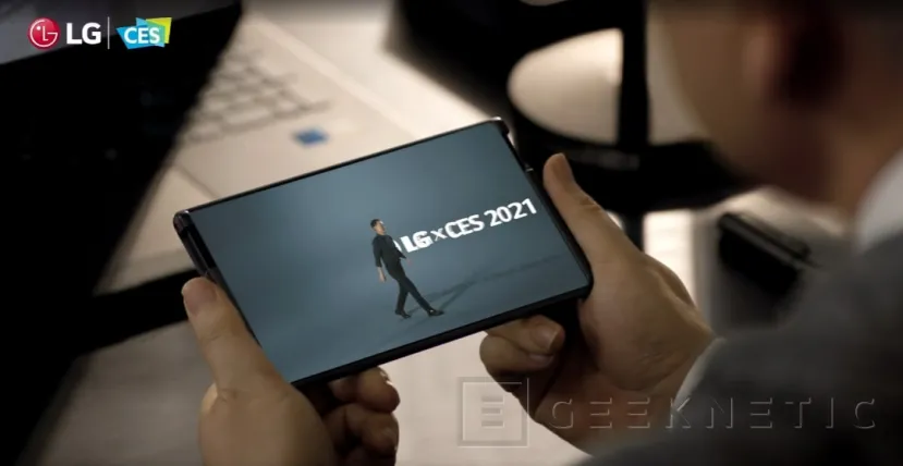 Geeknetic LG deja ver su primer smartphone con pantalla enrollable  1