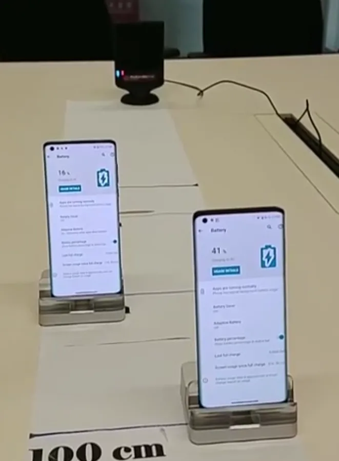 Geeknetic Motorola y Xiaomi muestran sus sistemas de carga inalámbrica a distancia 1
