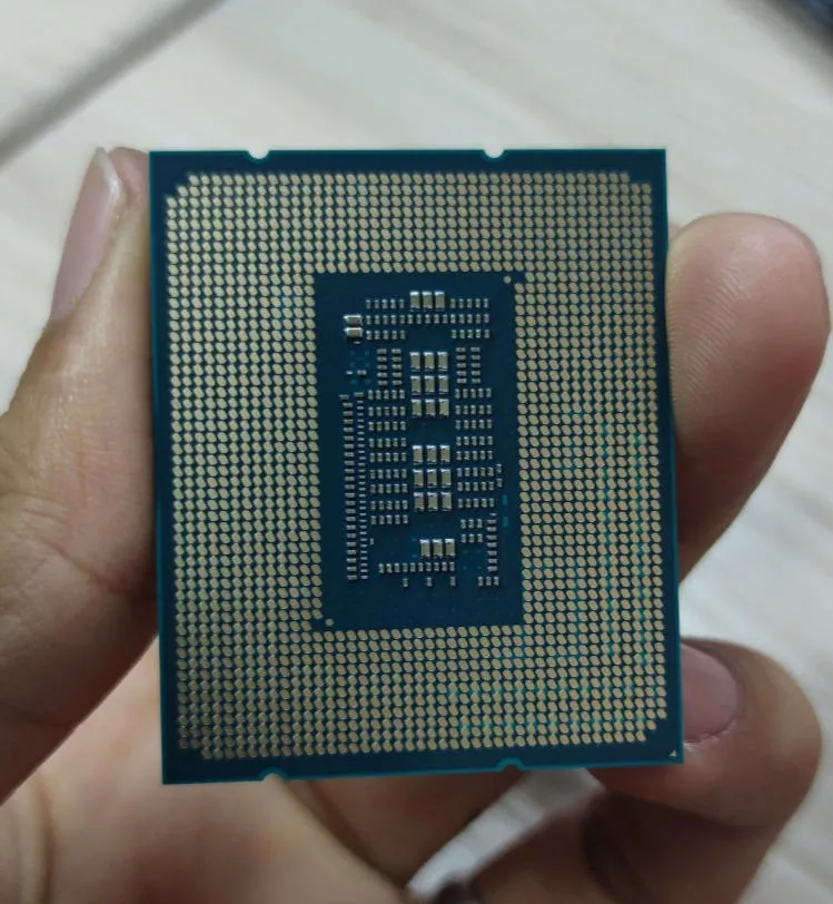 Geeknetic Vistos a la venta procesadores de muestra de los Intel Core i9 12900K por 600 euros 2