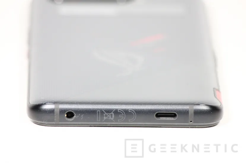 Geeknetic ASUS ROG Phone 5S Review 6