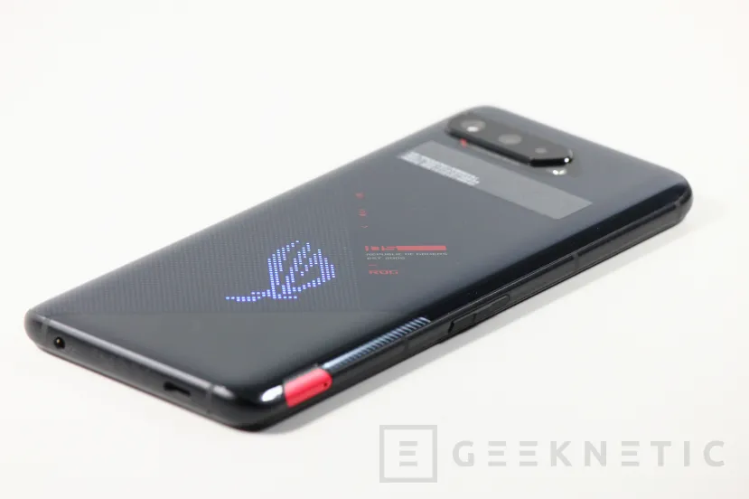 Geeknetic ASUS ROG Phone 5S Review 1