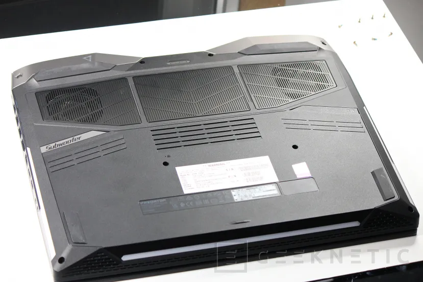 Geeknetic Acer Predator Helios 500 Review con Core i9-11980HK y RTX 3080 13