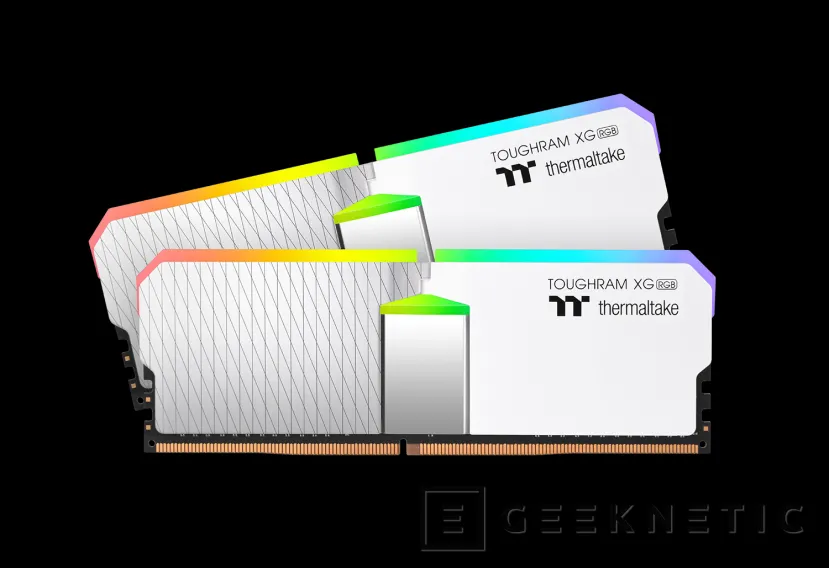 Geeknetic Thermaltake ha actualizado su memoria TOUGHRAM XG RGB  ahora disponible en color blanco, hasta 64 GB y 4600 MHz 1