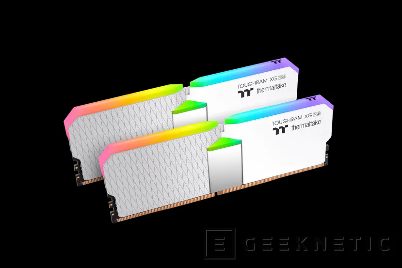 Geeknetic Thermaltake ha actualizado su memoria TOUGHRAM XG RGB  ahora disponible en color blanco, hasta 64 GB y 4600 MHz 2