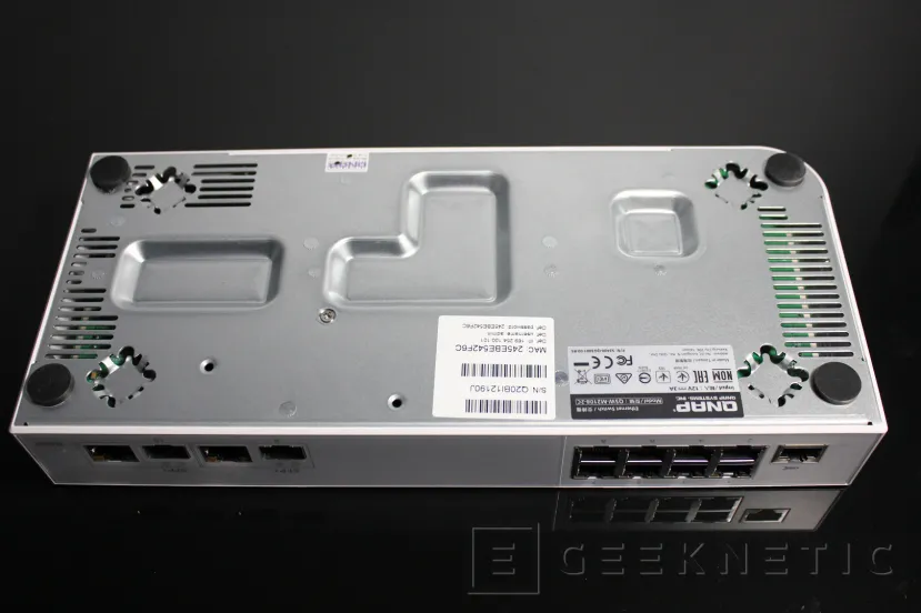 Geeknetic QNAP QSW-M2108-2C Switch Review con 2,5GbE y 10GbE 9