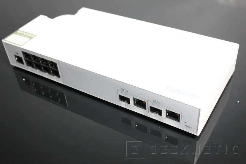Geeknetic QNAP QSW-M2108-2C Switch Review con 2,5GbE y 10GbE 2
