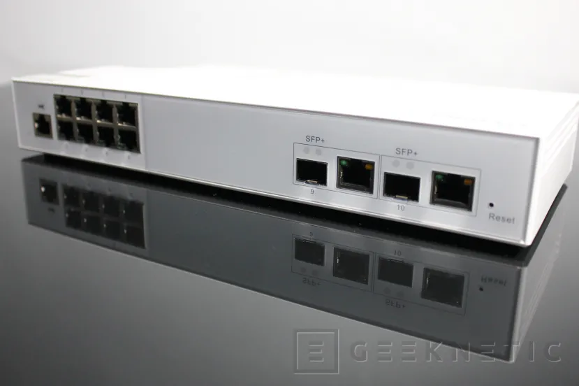 Geeknetic QNAP QSW-M2108-2C Switch Review con 2,5GbE y 10GbE 29