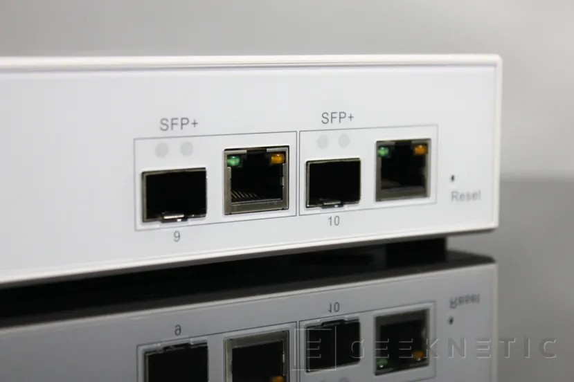 Geeknetic QNAP QSW-M2108-2C Switch Review con 2,5GbE y 10GbE 4