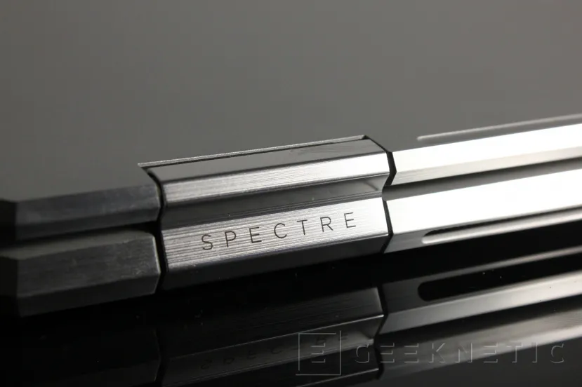 Geeknetic HP Spectre x360 13t-aw200 Review 1