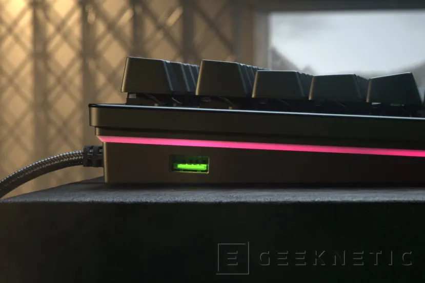 Geeknetic Razer lanza el teclado analógico Huntsman V2 con iluminación RGB y personalización del recorrido de cada tecla 3