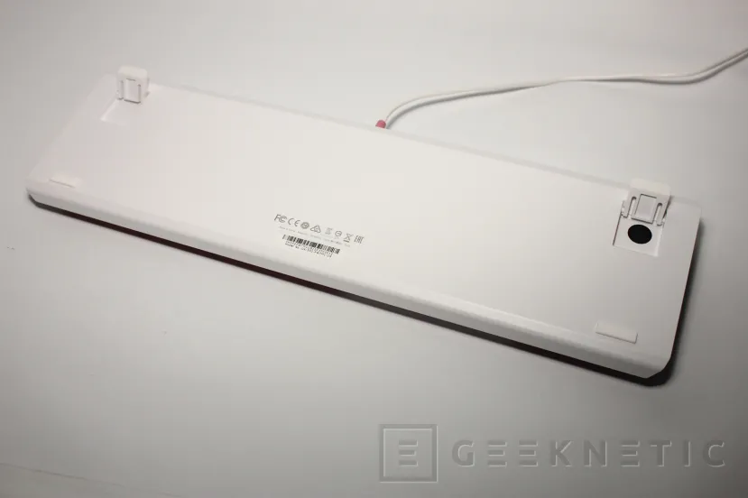 Geeknetic Cooler Master CK550 v2 Sakura White Edition Review  7