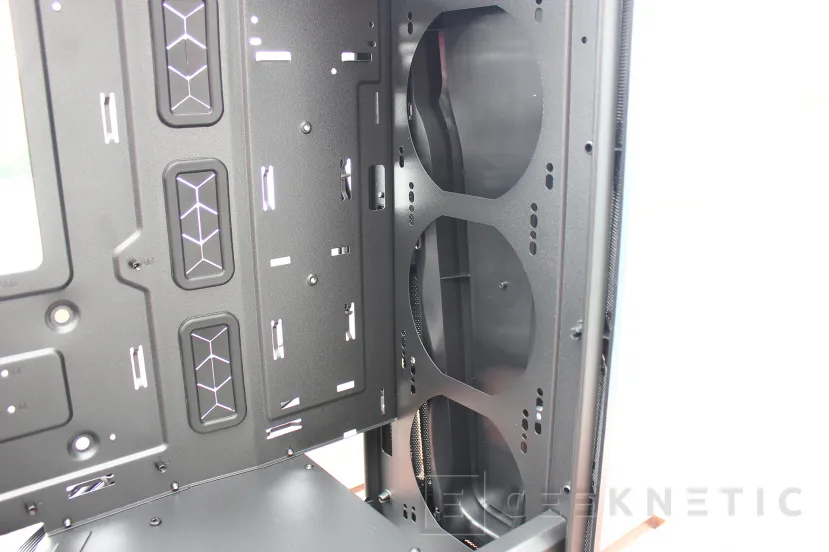 Geeknetic Cooler Master MasterBox 540 Review 20