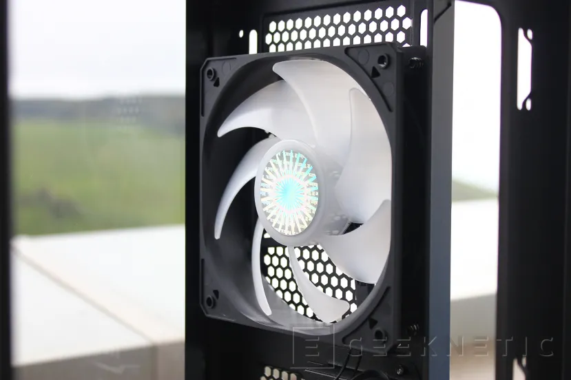 Geeknetic Cooler Master MasterBox 540 Review 18