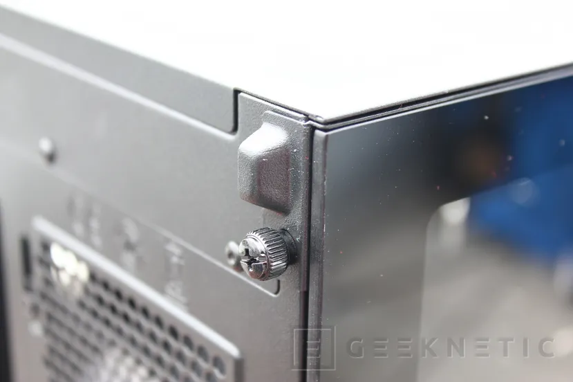 Geeknetic Cooler Master MasterBox 540 Review 12