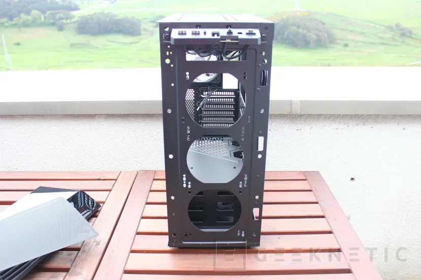 Geeknetic Cooler Master MasterBox 540 Review 21