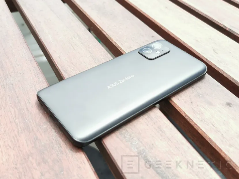 Geeknetic ASUS lanza el ZenFone 8 con Snapdragon 888 y 16 GB de RAM en formato compacto de 5,9 pulgadas 2
