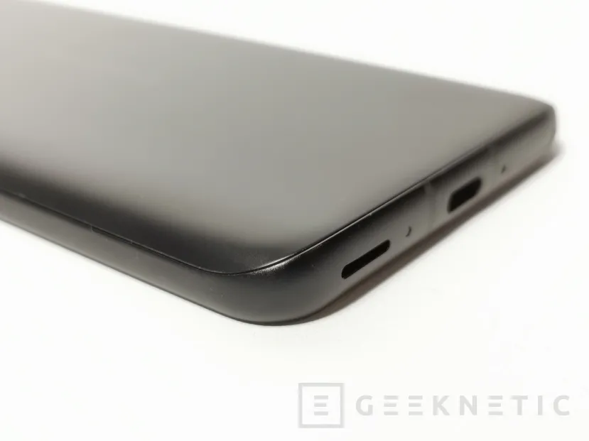 Geeknetic ASUS Zenfone 8 Review 4