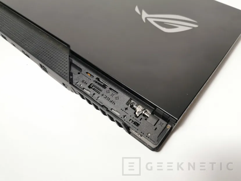 Geeknetic ASUS ROG Strix SCAR 15 G533QS Review con Ryzen 7 5800H y RTX 3080 3